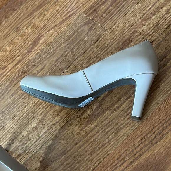 Shoes - Picture 4 of 5